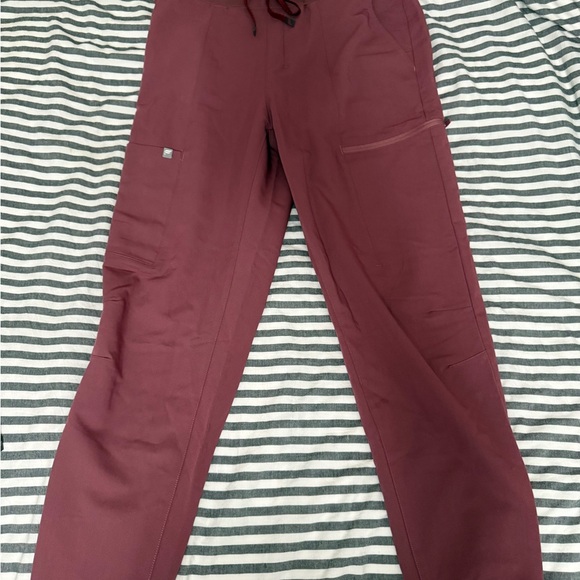 Fabletics Women's Scrub Set - Picture 3 of 3